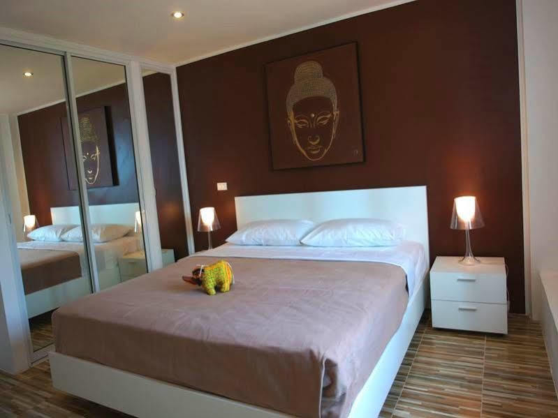 Lotus Art Guesthouse Pattaya Extérieur photo